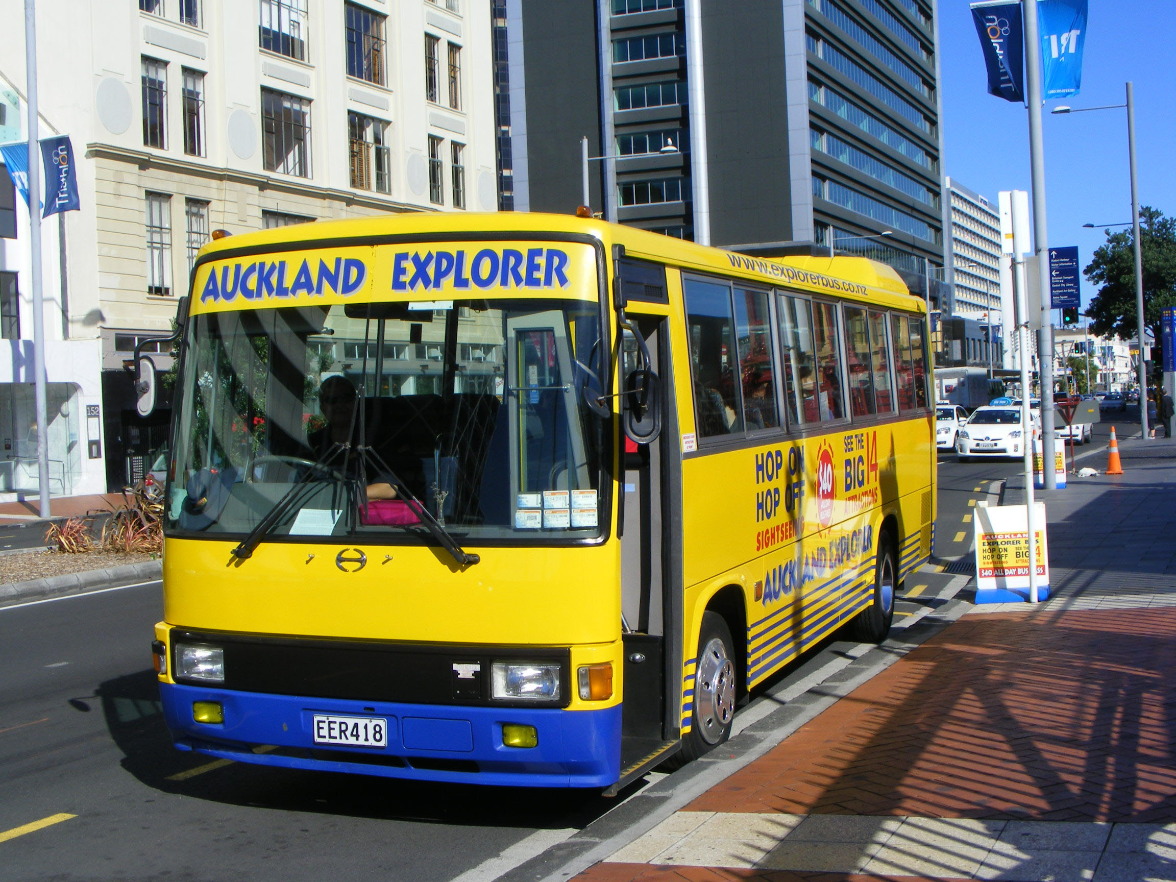 new zealand travel bus